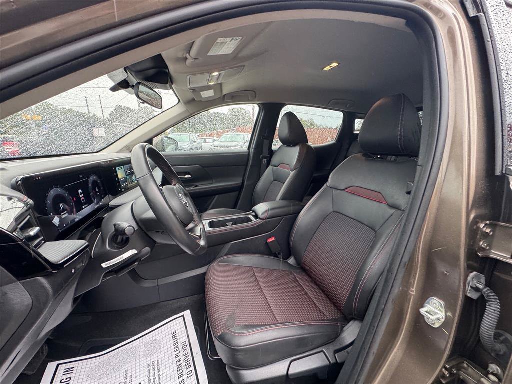 Used 2025 Nissan Kicks SR AWD/4WD image 14
