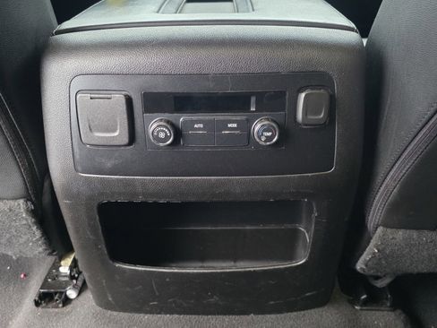 Used 2019 Chevrolet Suburban LT image 12