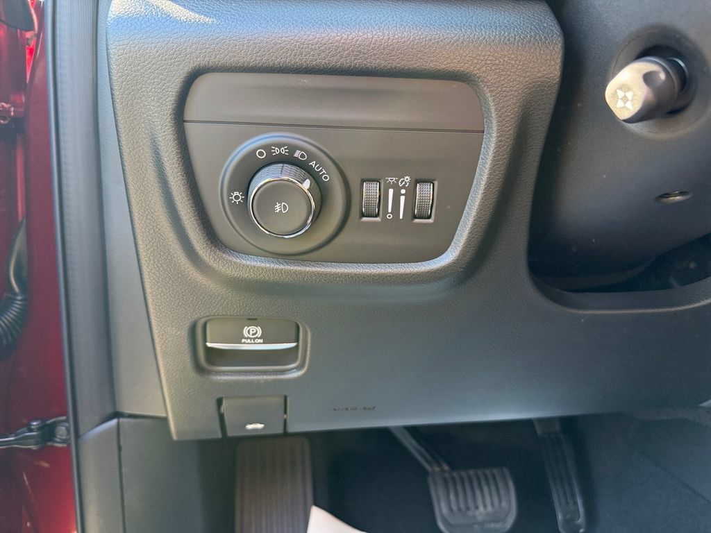 New 2025 Jeep Grand Cherokee L Limited w/ Luxury Tech Group II AWD/4WD image 18