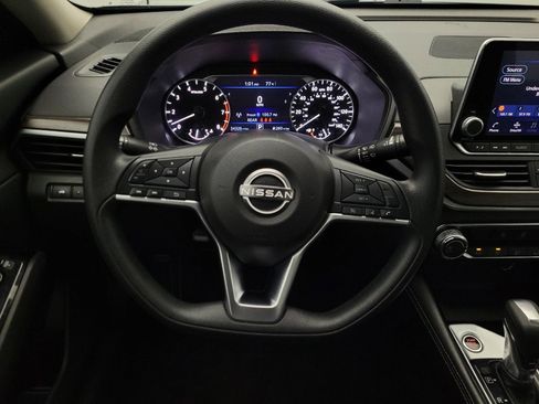 Used 2023 Nissan Altima 2.5 SV FWD image 22