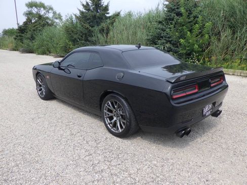 Used 2015 Dodge Challenger SRT w/ Technology Group RWD image 3