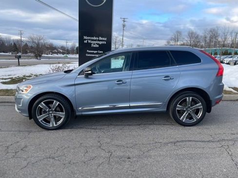 Used 2017 Volvo XC60 T6 Dynamic w/ Advanced Package image 2
