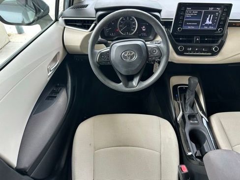 Used 2020 Toyota Corolla LE FWD image 12