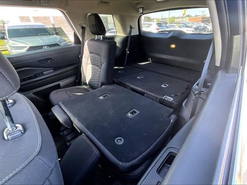 Used 2025 Nissan Pathfinder SV FWD image 33