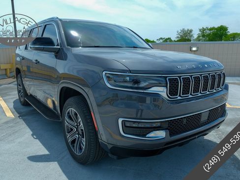 Used 2023 Jeep Wagoneer 4WD w/ Premium Group I image 3