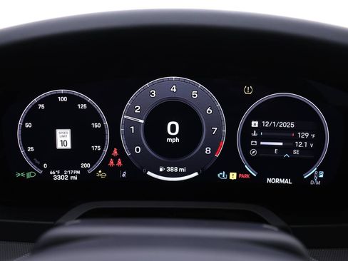 Certified 2025 Porsche 911 Carrera image 25