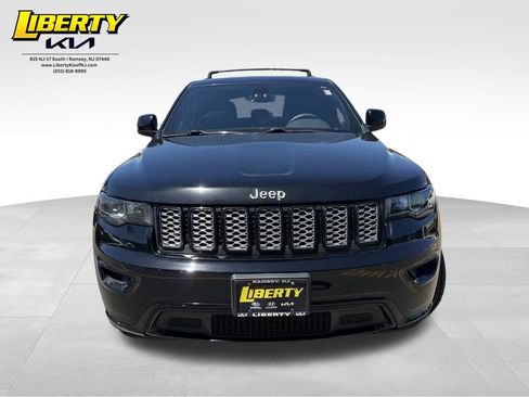 Used 2020 Jeep Grand Cherokee Altitude AWD/4WD image 2