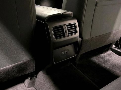 Used 2023 Nissan Rogue SV image 34