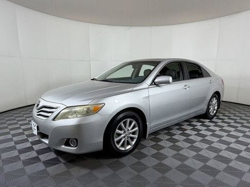 Used 2011 Toyota Camry XLE w/ SE/XLE Extra-Value Pkg image 2
