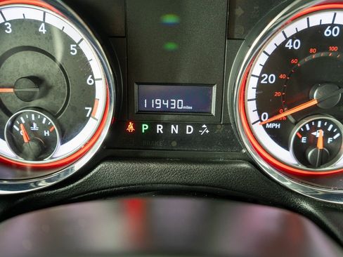 Used 2018 Dodge Grand Caravan SXT image 19