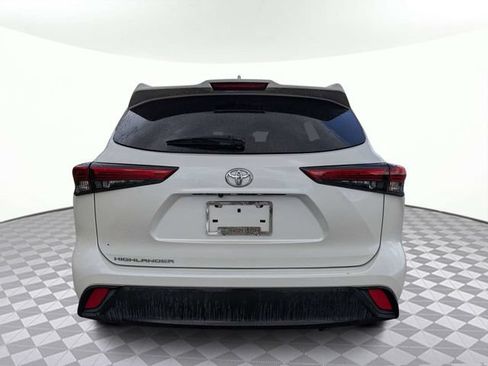 Used 2020 Toyota Highlander L FWD image 5