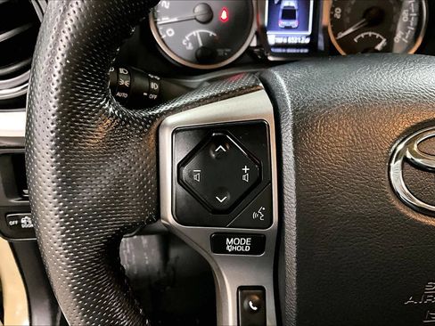 Used 2016 Toyota Tacoma Limited w/ Towing Package image 23
