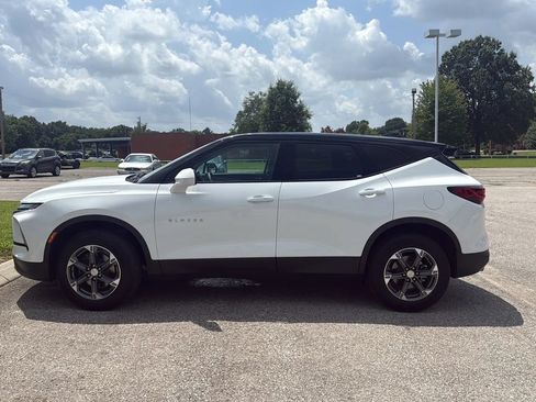 Used 2025 Chevrolet Blazer LT FWD image 2