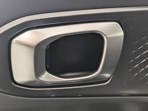 New 2025 Kia Sorento LX image 14