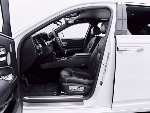 Used 2018 Rolls-Royce Ghost RWD image 44