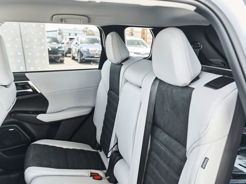 New 2026 Mitsubishi Outlander SE FWD image 38