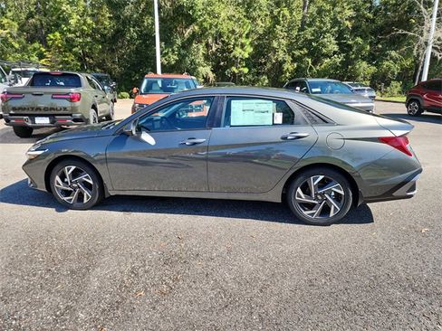 New 2025 Hyundai Elantra Limited image 5