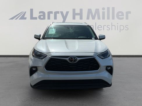 Used 2023 Toyota Highlander XLE FWD image 8