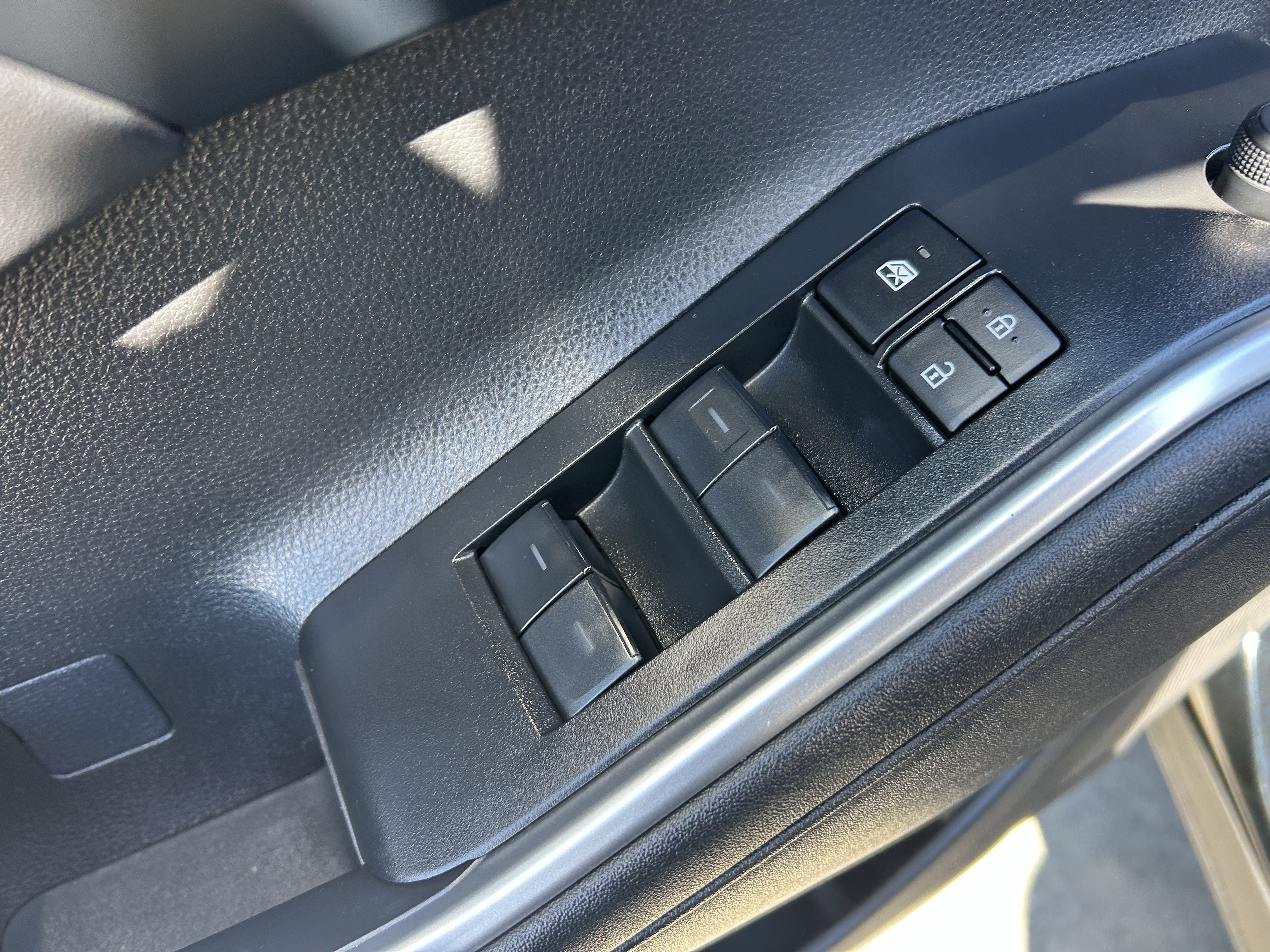 Used 2023 Toyota Highlander XLE FWD image 19