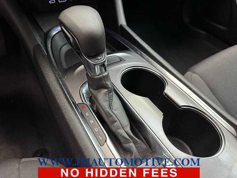 Used 2022 Chevrolet Malibu LT image 28