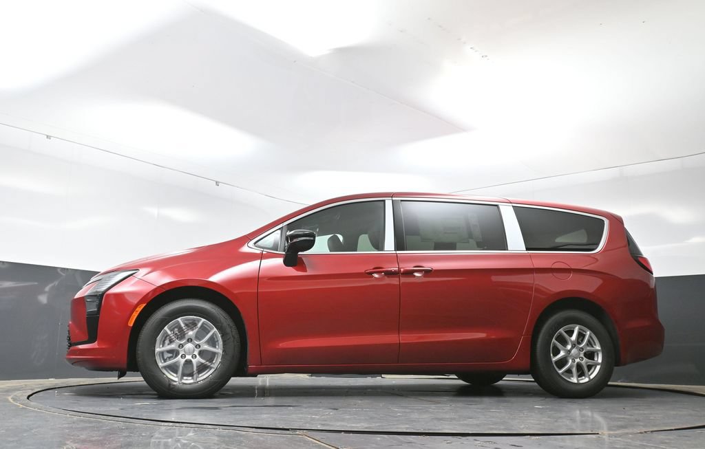 New 2027 Chrysler Pacifica Select w/ Family Tech Group FWD image 38
