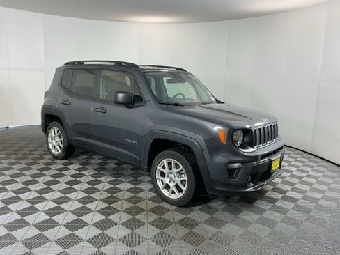 Used 2022 Jeep Renegade Latitude image 3