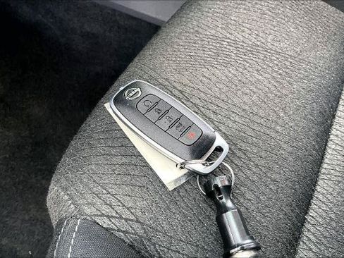 Certified 2025 Nissan Rogue SV FWD image 14