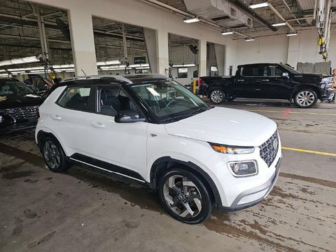 Used 2023 Hyundai Venue Limited FWD image 4
