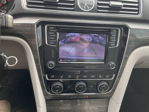 Used 2016 Volkswagen Passat 1.8T SE FWD image 28