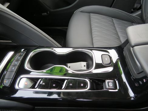 Used 2023 Buick Envision Avenir image 23