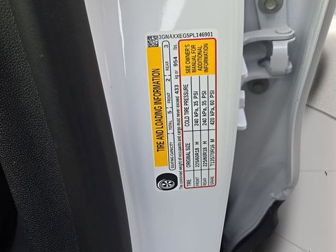 Used 2023 Chevrolet Equinox Premier AWD/4WD image 10