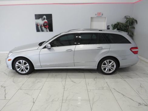 Used 2011 Mercedes-Benz E 350 4MATIC Wagon image 3