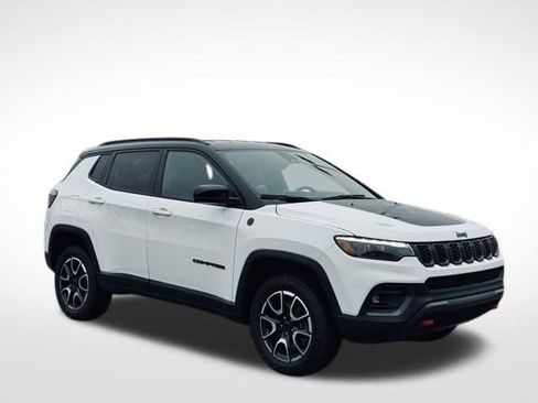 Certified 2025 Jeep Compass Trailhawk w/ Trailhawk Elite Group AWD/4WD image 6