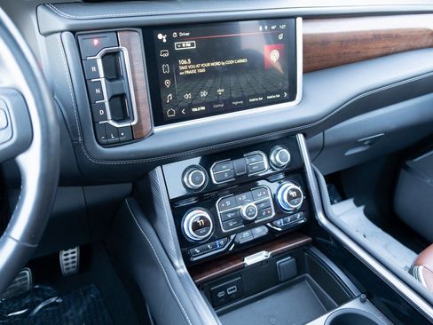 Used 2024 GMC Yukon Denali Ultimate image 3