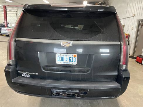 Used 2015 Cadillac Escalade ESV Premium image 25