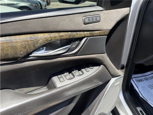 Used 2019 Cadillac Escalade Platinum AWD/4WD image 16