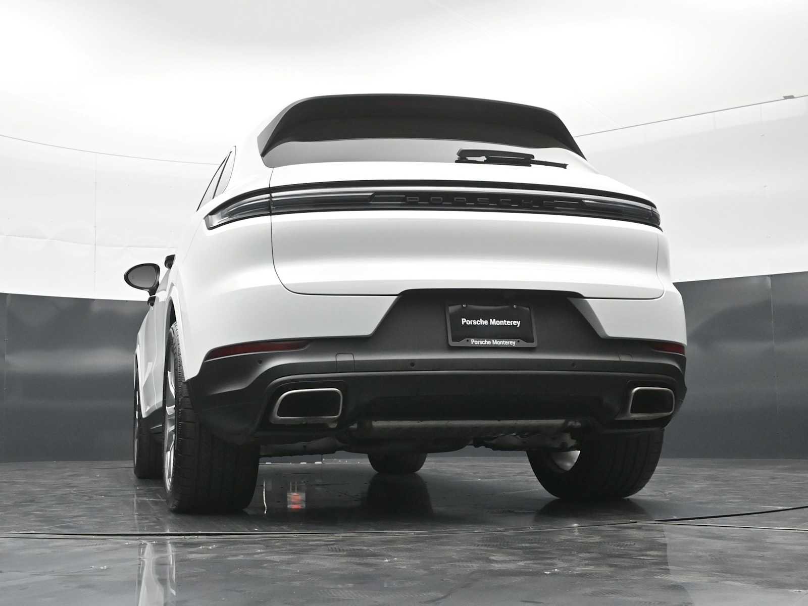 Certified 2024 Porsche Cayenne AWD/4WD image 40
