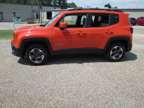 Used 2015 Jeep Renegade Latitude AWD/4WD image 3