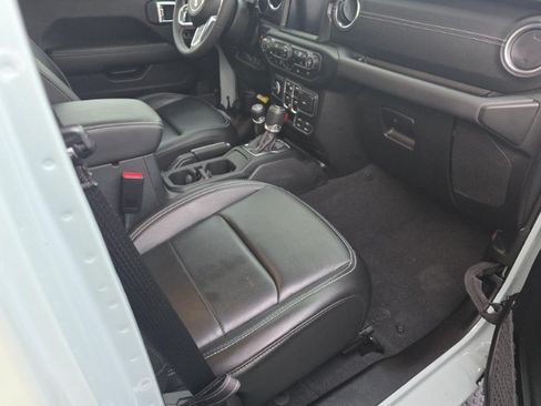 Used 2023 Jeep Wrangler Unlimited Sahara AWD/4WD image 14