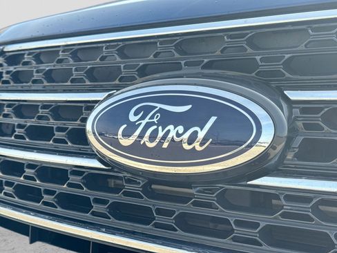 Used 2022 Ford Explorer XLT w/ Class IV Trailer Tow Package AWD/4WD image 14