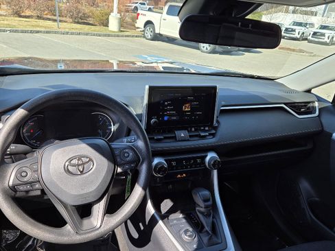 Used 2025 Toyota RAV4 LE image 8