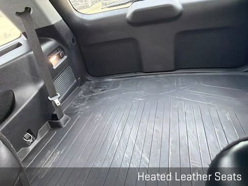 Used 2022 Ford Explorer XLT w/ Equipment Group 202A RWD image 9