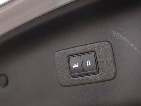 Used 2024 Nissan Armada SL w/ Captain's Chairs Package AWD/4WD image 8