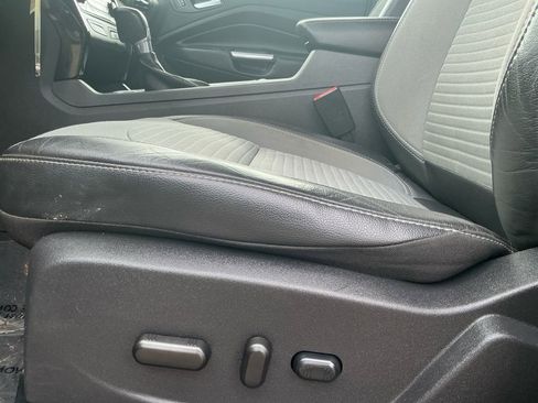 Used 2018 Ford Escape SE w/ SE Sport Appearance Package image 23