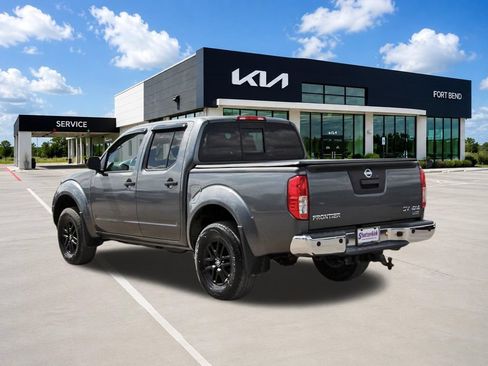 Used 2017 Nissan Frontier SV w/ SV Value Truck Package AWD/4WD image 7