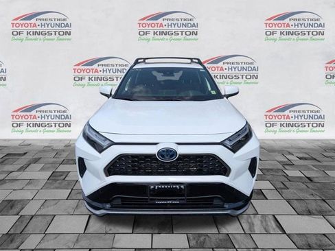 Used 2022 Toyota RAV4 SE w/ Weather & Moonroof Package AWD/4WD image 9