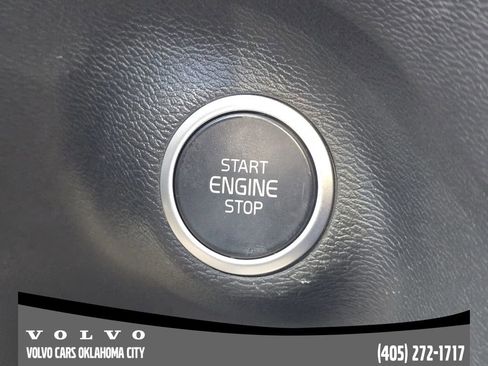 Certified 2025 Volvo XC40 B5 Core image 20