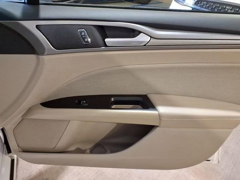 Used 2017 Ford Fusion SE FWD image 29