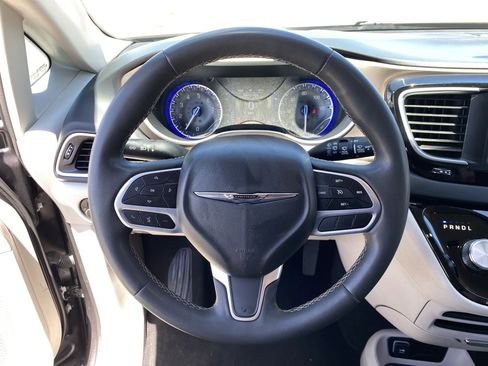 Used 2023 Chrysler Voyager LX FWD image 27