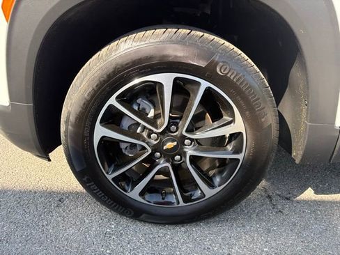 Used 2025 Chevrolet TrailBlazer LT AWD/4WD image 13